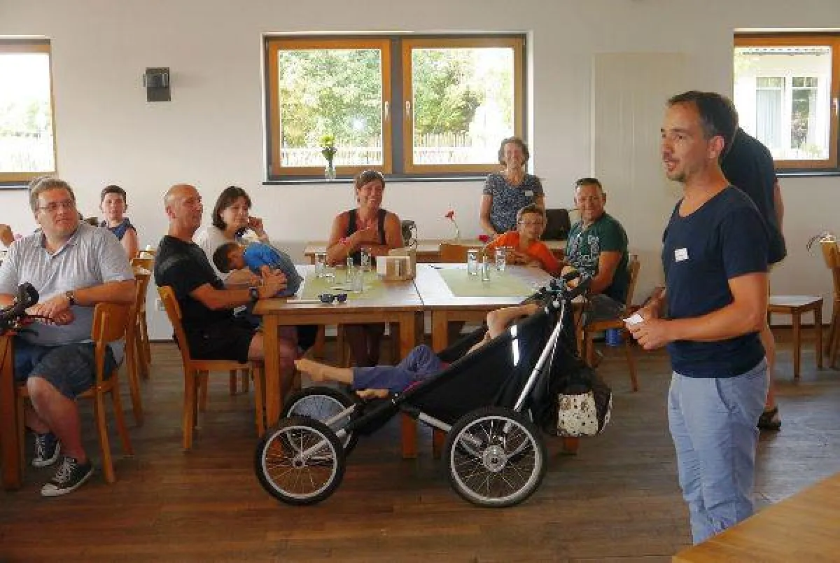 Andreas Liehner begrüßte mehr als 70 Teilnehmer beim diesjährigen Sommerfest des BWF.