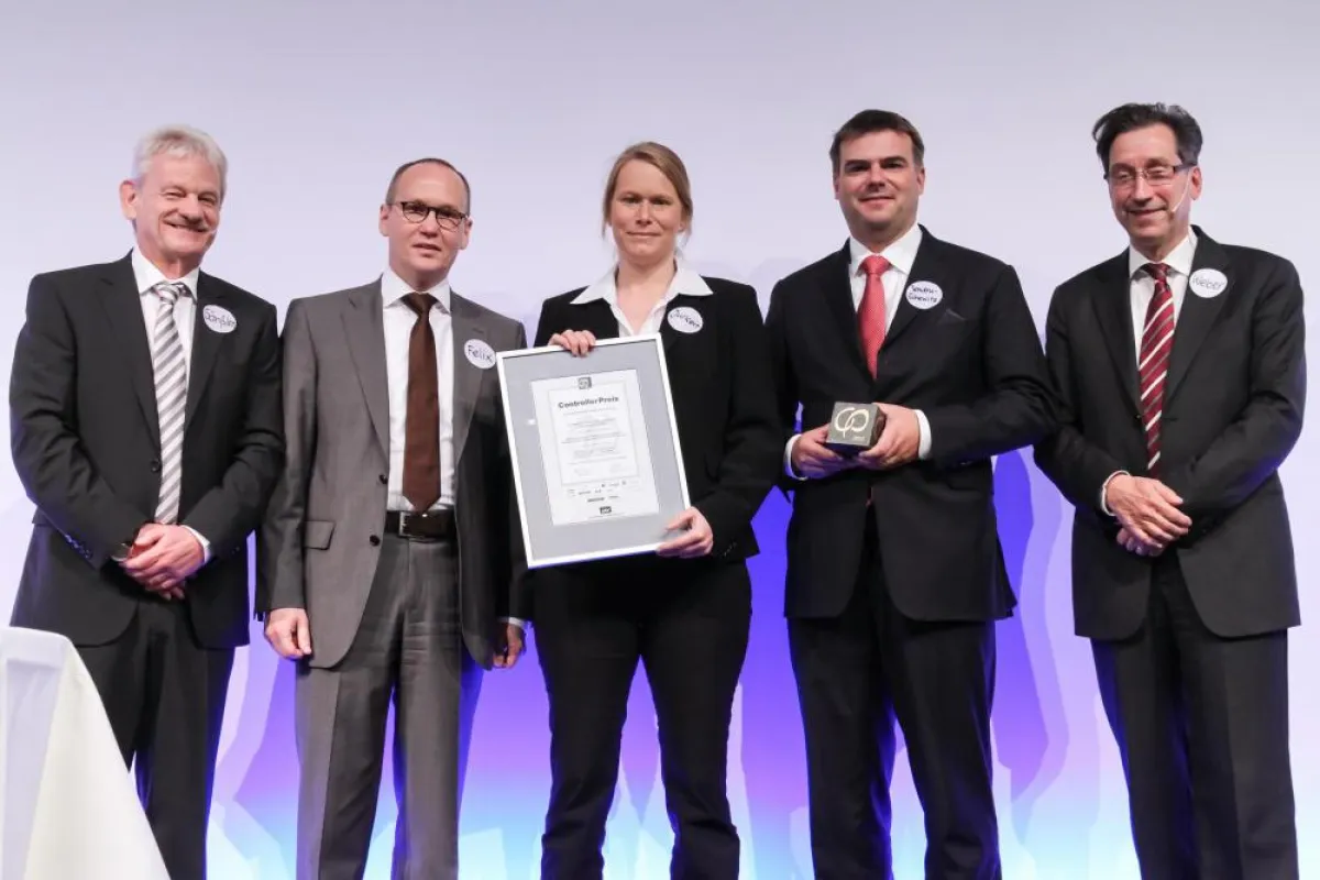 Die ControllerPreis-Träger 2012 mit dem ICV-Vorsitzenden (links) und Jury-Vorsitzenden (rechts)