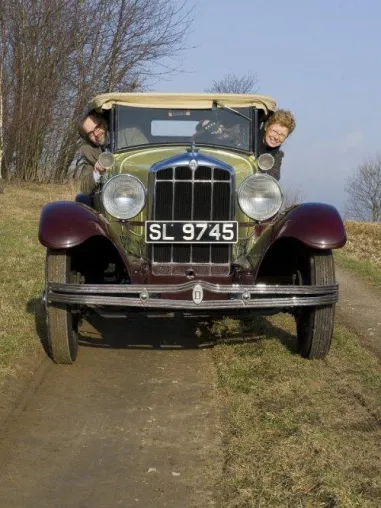 Spezialist versteigert Reisen mit Oldtimern der 1920er Jahre Bild: Spezialist versteigert Reisen mit Oldtimern der 1920er Jahre