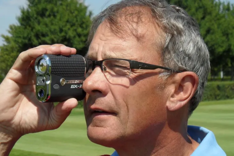 dublisGolf 05/11: Torsten Giedeon German PGA Seniors Champion 2011 nutzt Leupold GX-3® Golf Entfernungsmesser Bild: dublisGolf 05/11: Torsten Giedeon German PGA Seniors Champion 2011 nutzt Leupold GX-3® Golf Entfernungsmesser