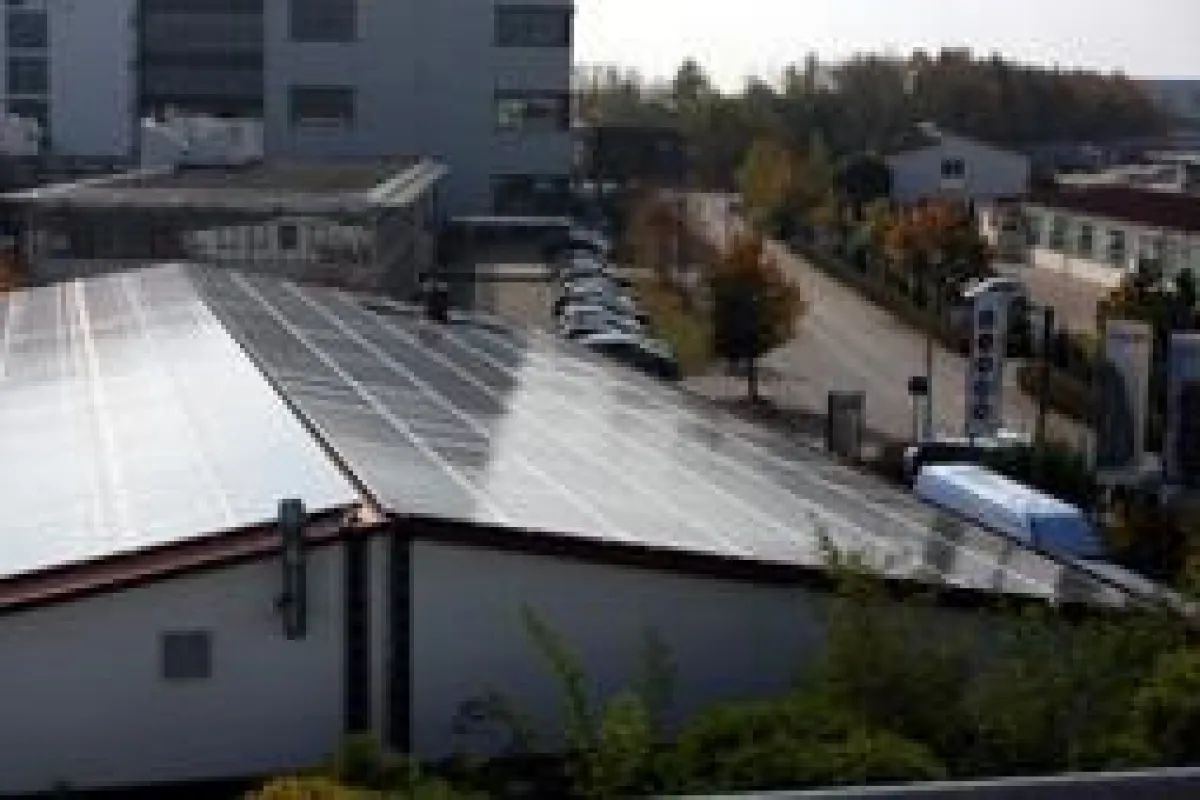 Die Photovoltaikanlage auf dem Dach von Braun Digitaldruck Ulm