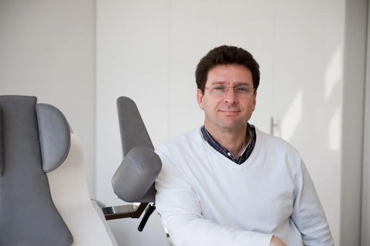 Dr. med. Avner Horowitz ist Kardiologe mit Praxis in Düsseldorf im Ärztehaus von Medplus Nordrhein.