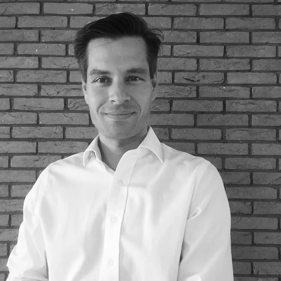 Dr. Hagen Sexauer Managing Partner bench-breaking.com MANAGEMENT CONSULTANTS