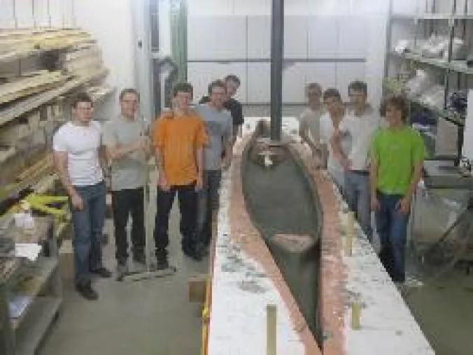 „Hopp Schwiiz“ - Emplica sponsert das Züricher Team der Betonkanuregatta Bild: „Hopp Schwiiz“ - Emplica sponsert das Züricher Team der Betonkanuregatta