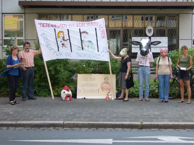 Solidaritätsdemo gegen die Verhaftungen in Österreich Bild: Solidaritätsdemo gegen die Verhaftungen in Österreich