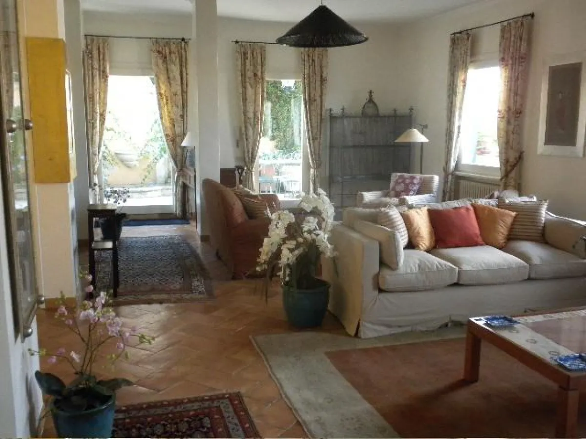 Wohnzimmer einer Ferienwohnung in Rom. Foto: Romehome