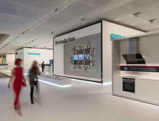 Bild: SCHMIDHUBER und KMS BLACKSPACE gestalten IFA-Auftritt für Siemens Electrogeräte auf der IFA 2012