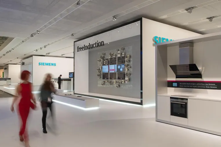 Bild: SCHMIDHUBER und KMS BLACKSPACE gestalten IFA-Auftritt für Siemens Electrogeräte auf der IFA 2012