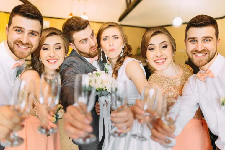 Bild: Pappaufsteller und Masken mit Foto für Hochzeiten sind sehr beliebt