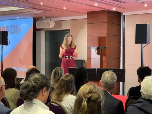 Bild: Wenn Worte wie Waffen wirken: Die unsichtbare Macht der Sprache