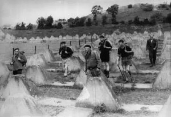 "Schmuggler, Zöllner und die Kaffeepanzer" Bild: "Schmuggler, Zöllner und die Kaffeepanzer"