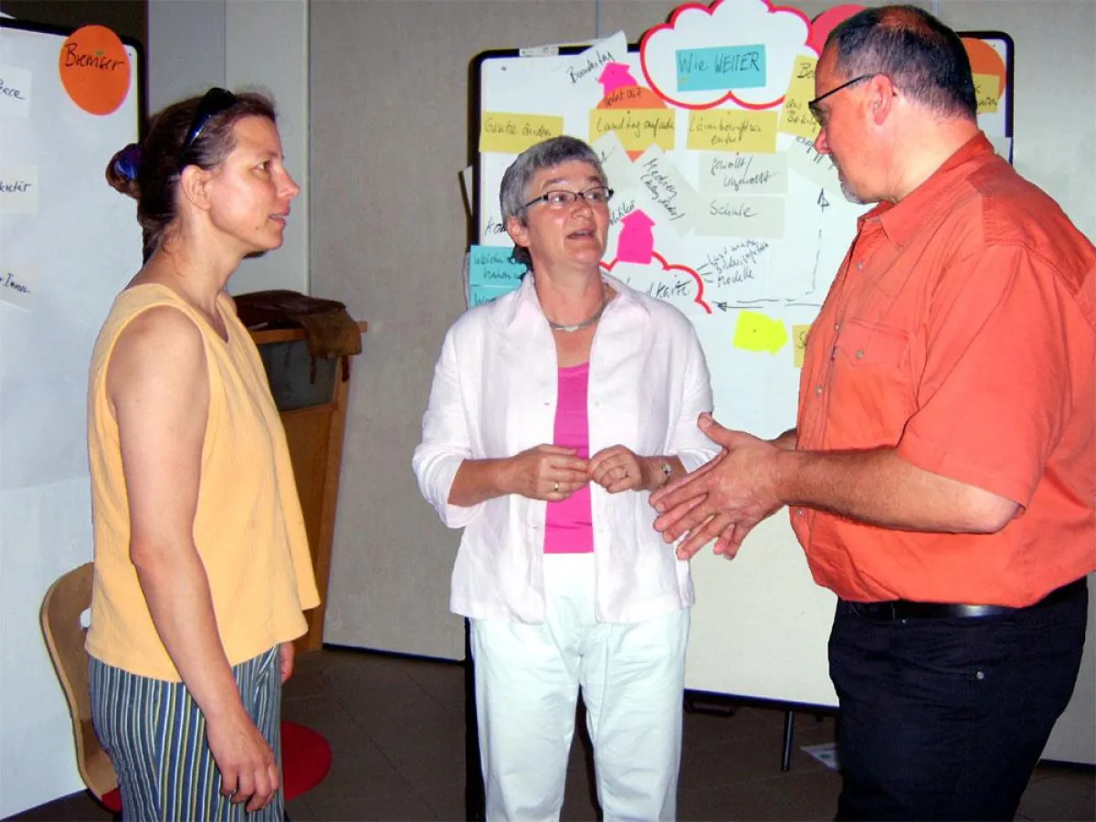 Wollen gemeinsam die Lebensqualität der Menschen in lärmgeplagten Dörfern an der A 14 verbessern: Bildhauerin Ute Hartwig-Schulz, Bundestagsabgeordnete Katharina Landgraf und Lutz Simmler, Geschäftsfü