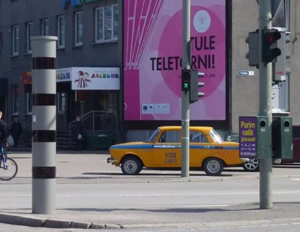 Bild: VITRONIC kombiniert Rotlichtüberwachung mit Durchfahrtskontrolle für Busspur