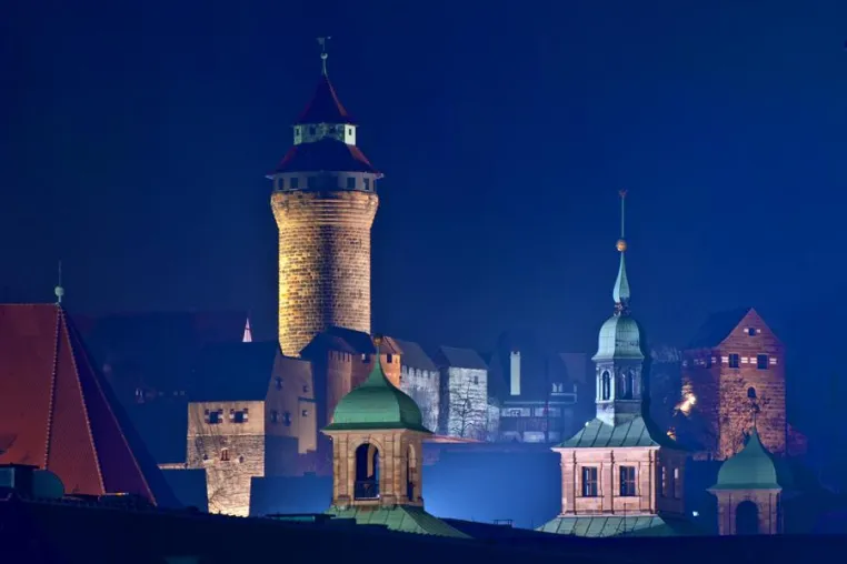 Bild: Fotospaziergang in der Nürnberger Altstadt – Schwerpunkt: Blaue Stunde und Nachtfotografie