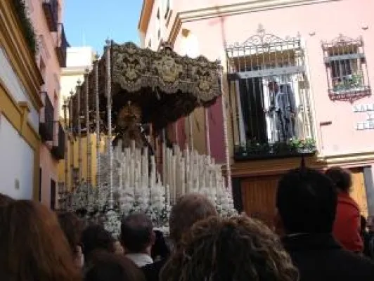 Bild: Semana Santa in Südspanien - Mit mystischen Osterprozessionen feiern die Andalusier ihren Höhepunkt des Jahres