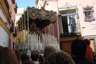 Bild: Semana Santa in Südspanien - Mit mystischen Osterprozessionen feiern die Andalusier ihren Höhepunkt des Jahres