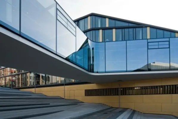 Bild: Scharfe Kurven und spitze Winkel - Neubau der AachenMünchener Versicherung in Aachen
