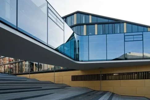 Bild: Scharfe Kurven und spitze Winkel - Neubau der AachenMünchener Versicherung in Aachen