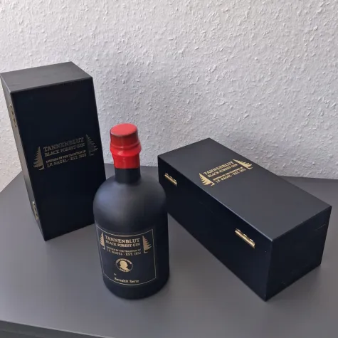 Die Rebbe-Flasche Nr. 770: Wenn eine Zahl zur Provenienz wird Bild: Die Rebbe-Flasche Nr. 770: Wenn eine Zahl zur Provenienz wird