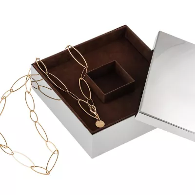 Bild: Die Liebste mit Geschenkideen von »Was schenke ich einer Frau« einfach nur glücklich schenken