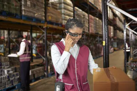 Wearables in der Logistikbranche: Toshiba dynaEdge mit smarter Datenbrille für mehr Effizienz Bild: Wearables in der Logistikbranche: Toshiba dynaEdge mit smarter Datenbrille für mehr Effizienz