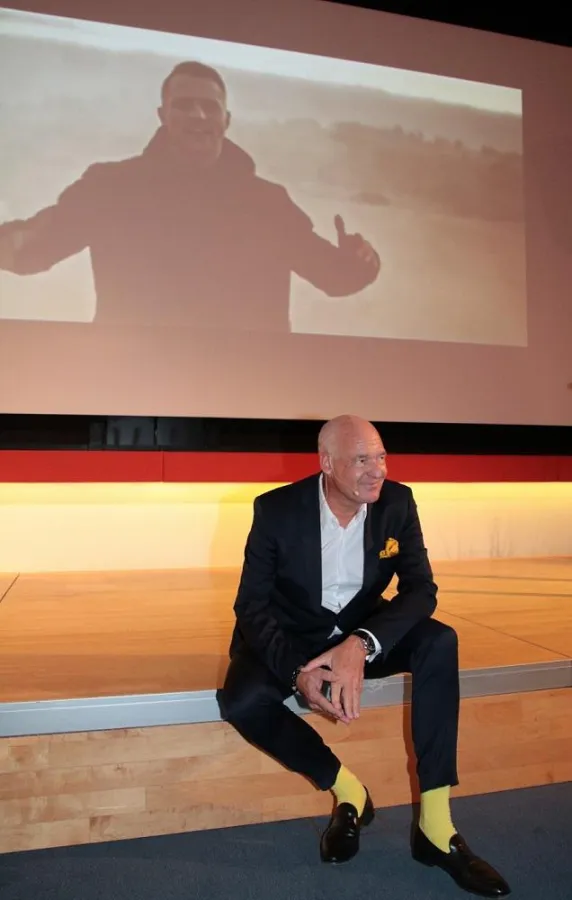 Michael Stock (Schütz Dental Vertriebsleiter) präsentierte das Unternehmen als 