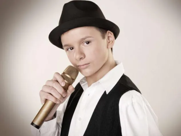 Newcomer: Sandro startet musikalisch in den Sommer Bild: Newcomer: Sandro startet musikalisch in den Sommer