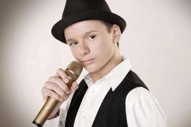 Newcomer: Sandro startet musikalisch in den Sommer Bild: Newcomer: Sandro startet musikalisch in den Sommer