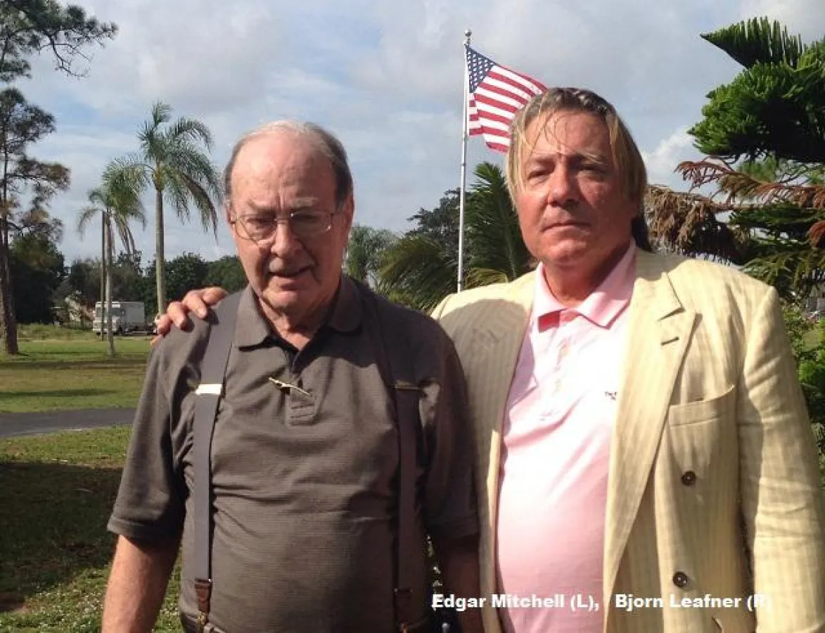 Edgar Mitchell (links) and Björn Lefnaer (rechts) in Palm Beach, Florida, USA.