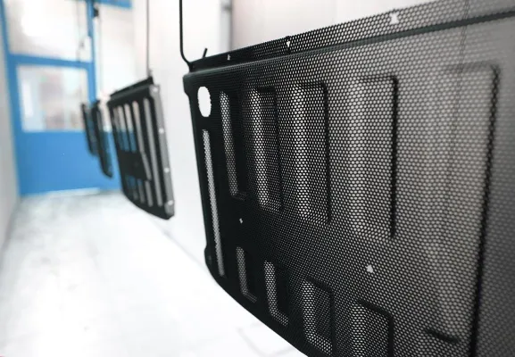 Bild: Lochbleche bestehen Salzsprühnebeltest - SCHÄFER Lochbleche erfüllt DIN EN ISO 9227 mit Stahlblech