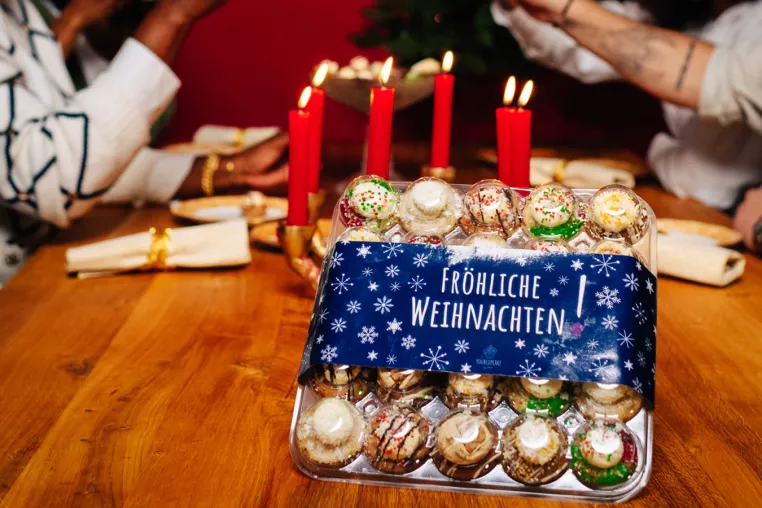 Bild: Leckere Mini Cupcakes zu Weihnachten von YOUR CUPCAKE BY ZENA