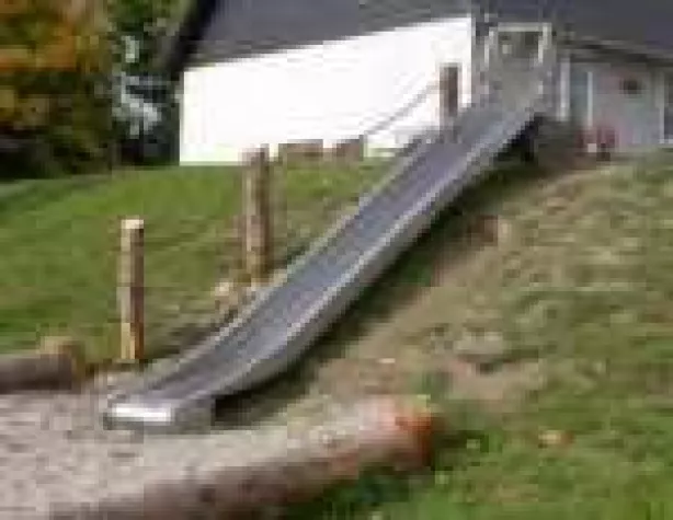 Bild: Die Hangrutsche für den Spielplatz