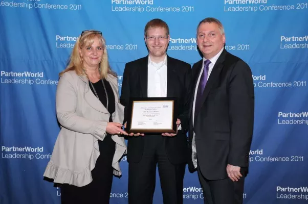 Bild: Internationale Auszeichnung: dualutions erhält IBM Center of Technical Excellence Award