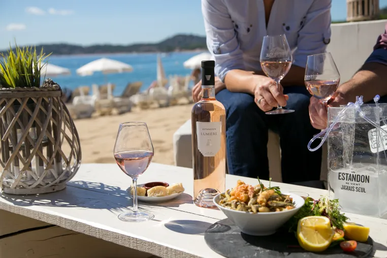 Sonnige Zeiten für Weiß- und Roséweine aus Frankreich Bild: Sonnige Zeiten für Weiß- und Roséweine aus Frankreich