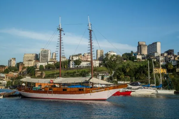 Bild: Von Salvador nach Itaparica: Ein Wochenende im brasilianischen Segelparadies
