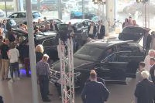 Bild: Der neue Touareg fährt im Juni in Norddeutschland vor