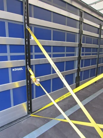 Bild: Sicherer Reifentransport mit Kögel Aufliegern