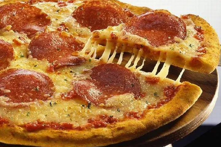Bild: Käsefäden - typisch für die Pizza