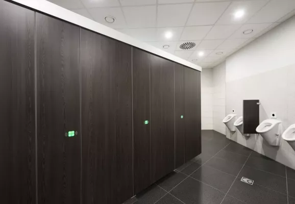 Bild: Modernes stilles Örtchen für Kugelbake-Halle 