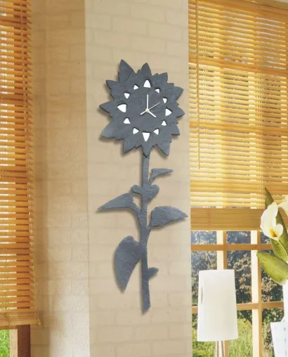 Bild: Szene Kunsthandwerk präsentiert das Produkt des Monats Juli: Sonnenblumenuhr aus Naturschiefer