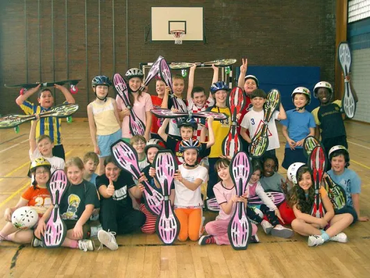 Erfolgreiches Schulprojekt - Über 125 Schulen in Berlin nutzten schon das Streetsurfing Waveboard im Schulsport Bild: Erfolgreiches Schulprojekt - Über 125 Schulen in Berlin nutzten schon das Streetsurfing Waveboard im Schulsport