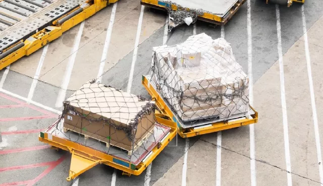 Bild: Luftfracht Transporte von Gefahrgut nach China: Besonderheiten und Herausforderungen bei der Zollabwicklung