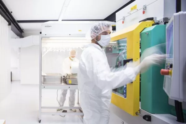 Bild: 1zu1 Prototypen bietet keimfreie Produktion in Reinraum-Qualität