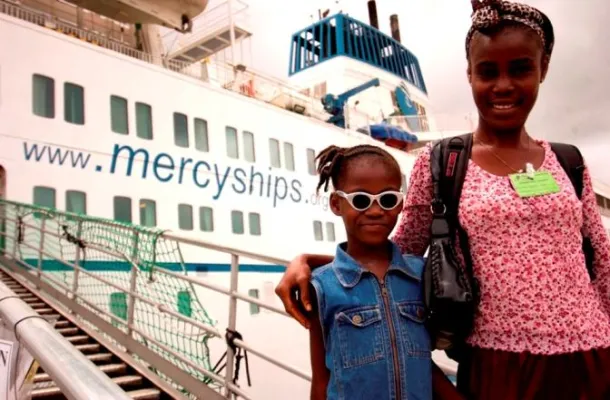 Bild: Erste Patienten auf neuem Klinikschiff behandelt