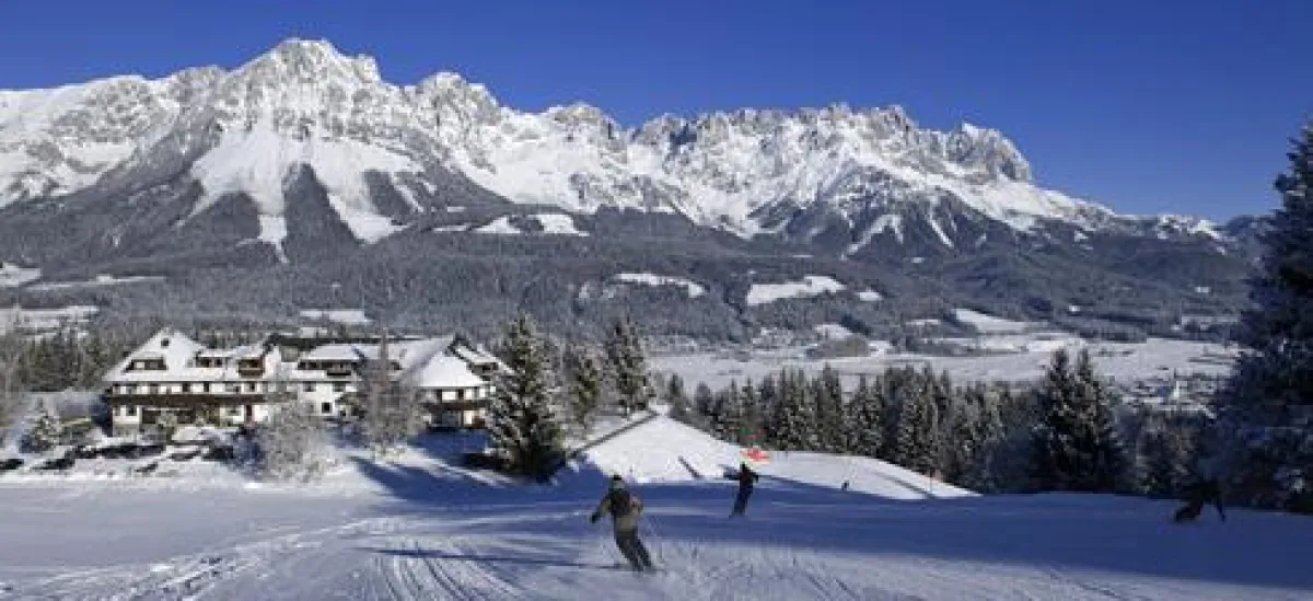 Der Kaiserhof verfügt sogar über einen eigenen Pistenanschluss (Hotel Kaiserhof GmbH).