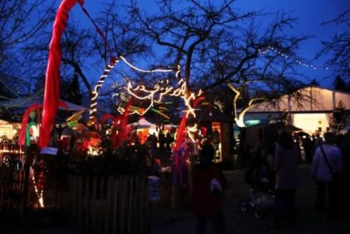 Bild: Traditioneller Adventmarkt der Bio-Kelterei Perger vom 30.11. - 02.12.2012