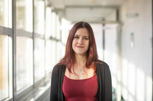 Wissenschaftsjournalistin Sabrina Patsch wird mit der Medaille für naturwissenschaftliche Publizistik ausgezeichnet Bild: Wissenschaftsjournalistin Sabrina Patsch wird mit der Medaille für naturwissenschaftliche Publizistik ausgezeichnet