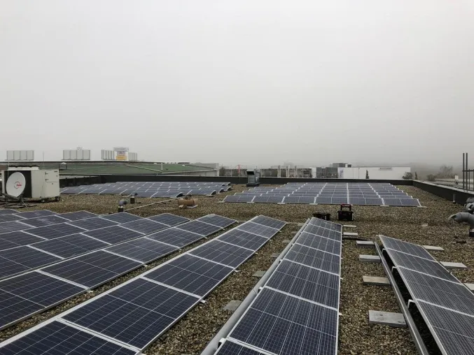Von der Sonne direkt in den Kinosaal - Solarstrom aus Eigenproduktion für Rieder Kino Bild: Von der Sonne direkt in den Kinosaal - Solarstrom aus Eigenproduktion für Rieder Kino