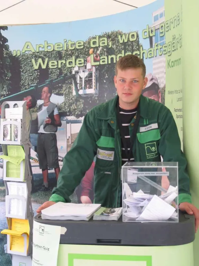 Azubis als Ausbildungsunterstützer am Stand des FGL Hessen-Thüringen