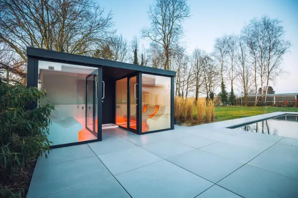 Bild: Trend des Outdoorl-Living setzt neue Maßstäbe in Punkto Jacuzzi Whirlpool, Sauna und Infrarot-Wärmekabine